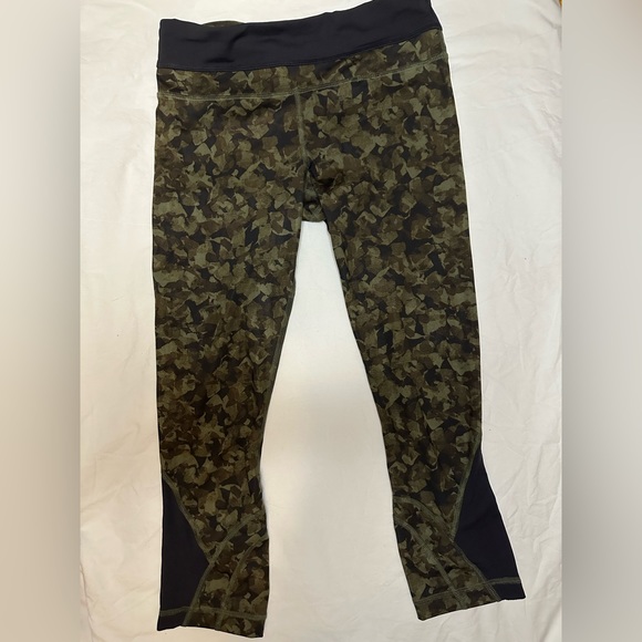 đź’™Lululemon Run: Inspire Crop II *Full-On Luxtreme (Mesh) - Picture 4 of 9